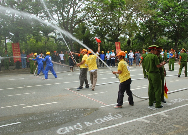 HUTECH tham gia Hội thao Kỹ thuật chữa cháy và cứu nạn, cứu hộ quận Bình Thạnh năm 2011 26