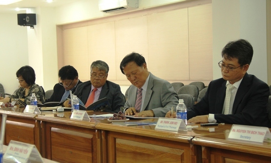 President of Korean Chamber of Commerce and Industry in HCMC visits HUTECH 34