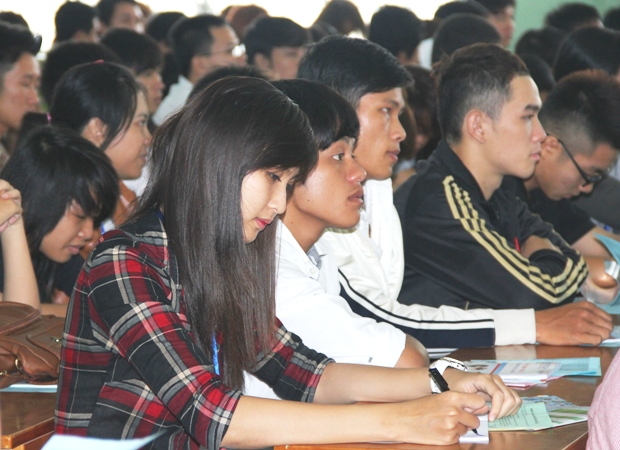 Tân sinh viên khoa Cao đẳng Thực hành đợt 2 sinh hoạt công dân sinh viên đầu khóa 5