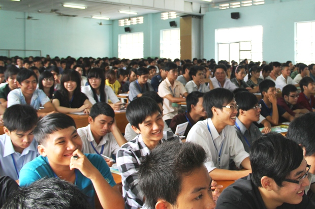 Tân sinh viên khoa Cao đẳng Thực hành đợt 2 sinh hoạt công dân sinh viên đầu khóa 12
