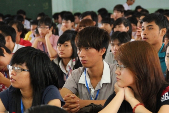 Tân sinh viên tham gia Tuần sinh hoạt công dân đầu khóa 13