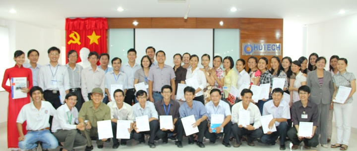 HUTECH trao chứng nhận hoàn thành lớp Nghệ thuật giao tiếp cho cán bộ, giảng viên, nhân viên 22