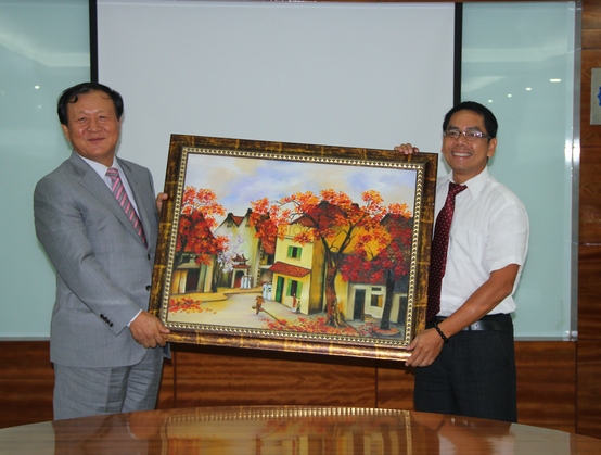 President of Korean Chamber of Commerce and Industry in HCMC visits HUTECH 86