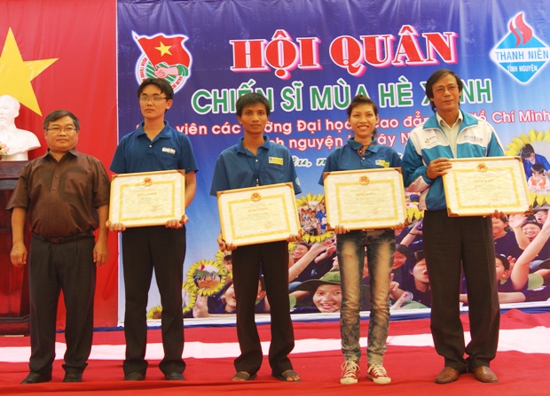 Thành Đoàn TP.HCM tổng kết các chiến dịch tình nguyện hè 2011 19