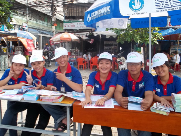 Sinh viên tình nguyện HUTECH tiếp sức mùa thi cho sĩ tử cả nước 11