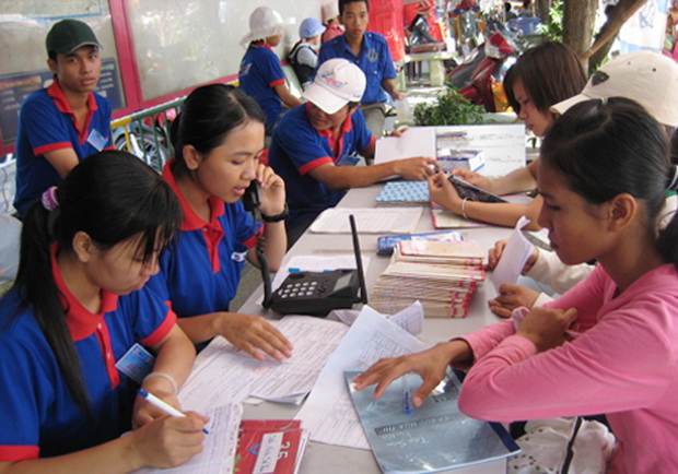 Sinh viên tình nguyện HUTECH tiếp sức mùa thi cho sĩ tử cả nước 4