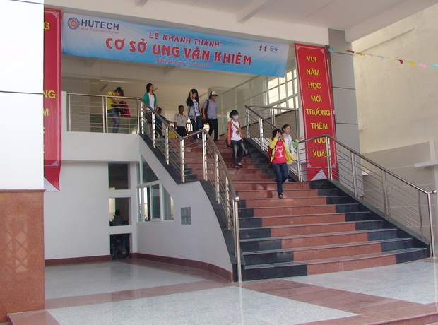 Những bước chuẩn bị cho năm học mới 2011 - 2012 của HUTECH 14
