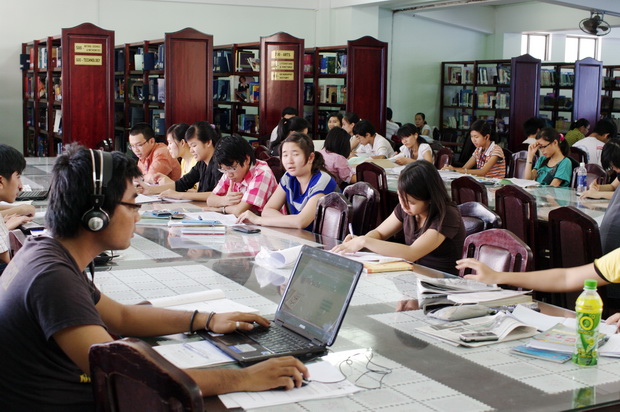 Những bước chuẩn bị cho năm học mới 2011 - 2012 của HUTECH 30