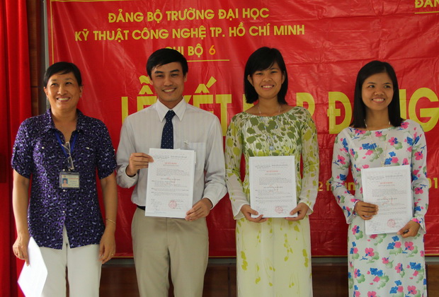 3 quần chúng ưu tú là cán bộ HUTECH vinh dự được kết nạp Đảng 9