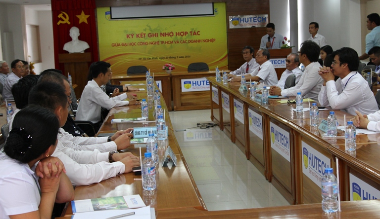 Trường Đại học Công Nghệ TPHCM (HUTECH)  ký kết thỏa thuận hợp tác với công ty TNHH Terratex,  công ty Triumph Việt Nam 20