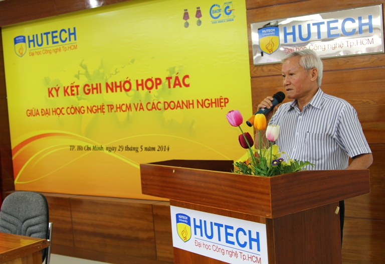 Trường Đại học Công Nghệ TPHCM (HUTECH)  ký kết thỏa thuận hợp tác với công ty TNHH Terratex,  công ty Triumph Việt Nam 15