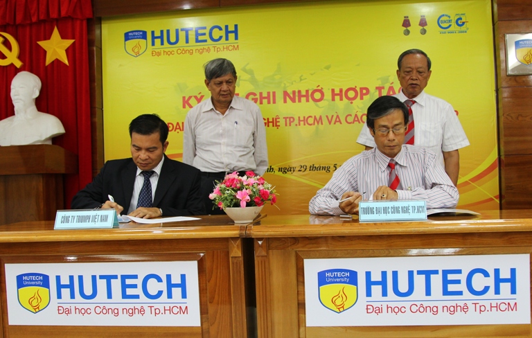 Trường Đại học Công Nghệ TPHCM (HUTECH)  ký kết thỏa thuận hợp tác với công ty TNHH Terratex,  công ty Triumph Việt Nam 6