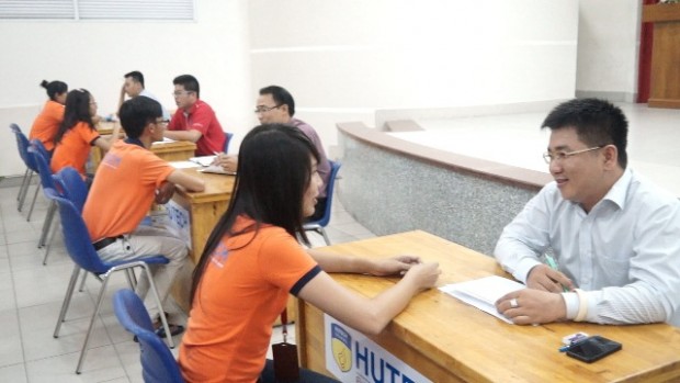 Sinh viên HUTECH nô nức tham gia phỏng vấn tuyển chọn “Tiếp sức mùa thi HUTECH 2014” 6