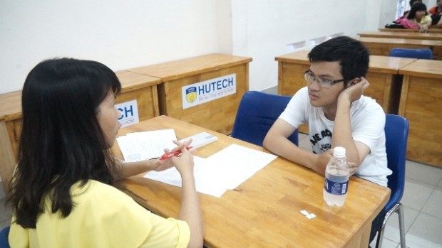 Sinh viên HUTECH nô nức tham gia phỏng vấn tuyển chọn “Tiếp sức mùa thi HUTECH 2014” 19