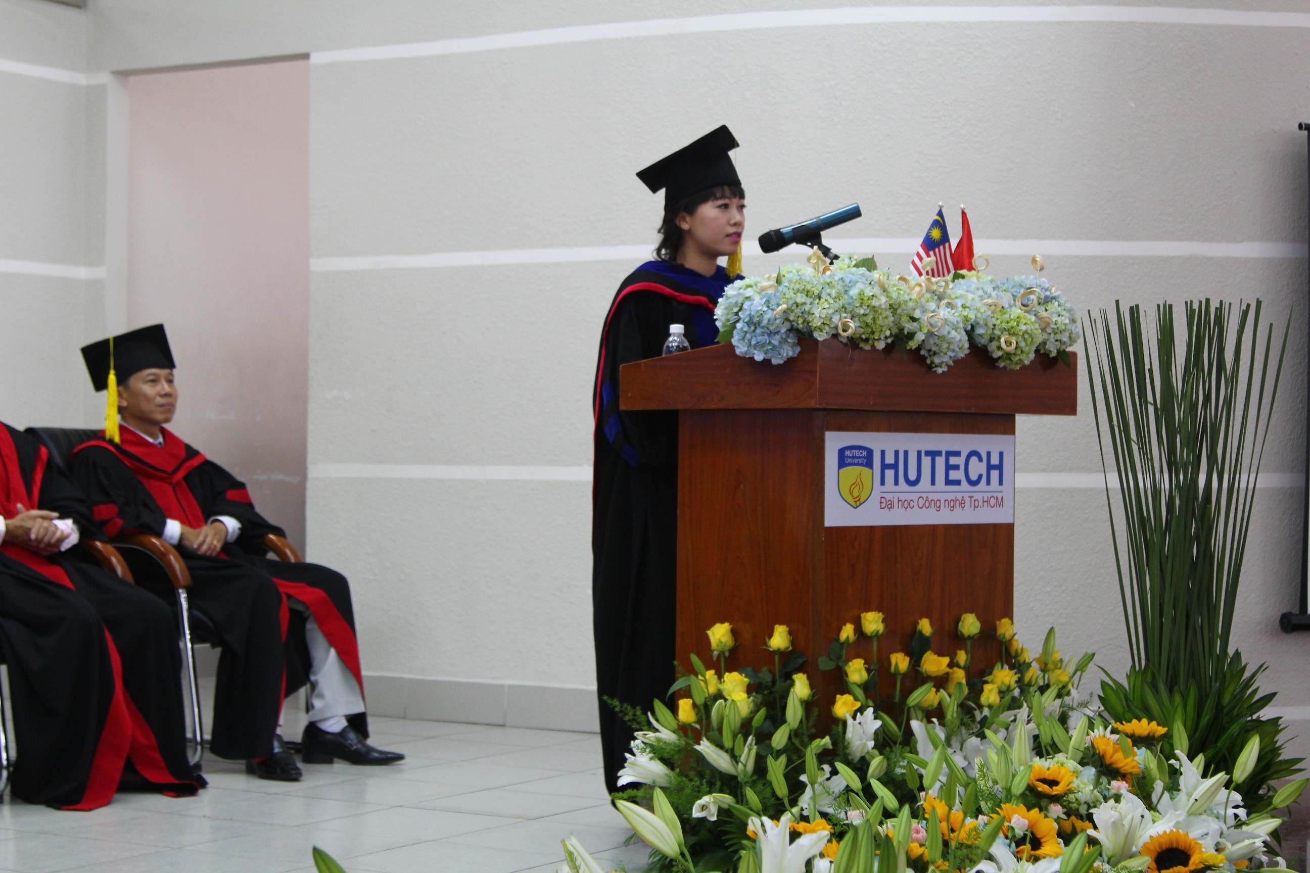 OUM và HUTECH trao bằng MBA cho các tân Thạc sỹ Quản trị kinh doanh Quốc tế 28