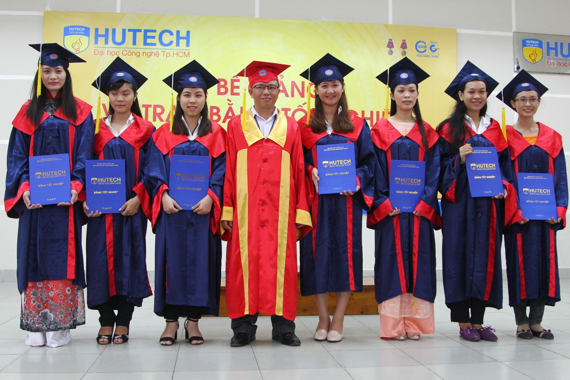 HUTECH trao bằng tốt nghiệp cho các tân kỹ sư, cử nhân  42