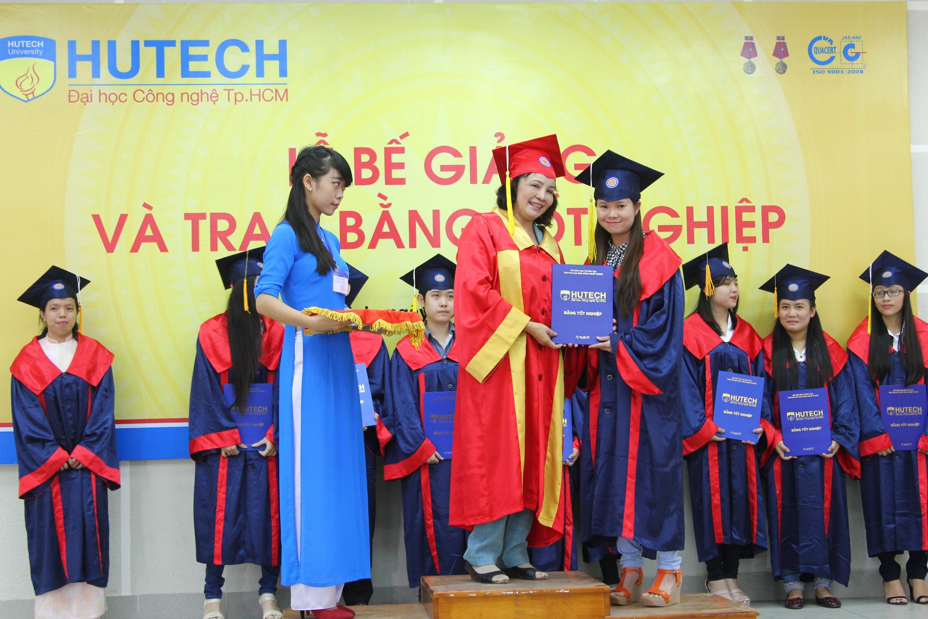 HUTECH trao bằng tốt nghiệp cho các tân kỹ sư, cử nhân  46