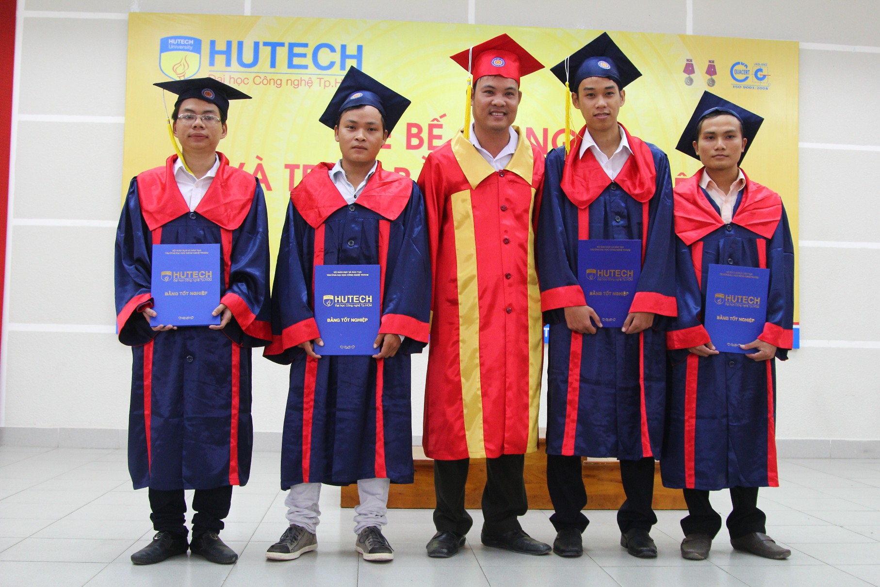 HUTECH trao bằng tốt nghiệp cho các tân kỹ sư, cử nhân  38