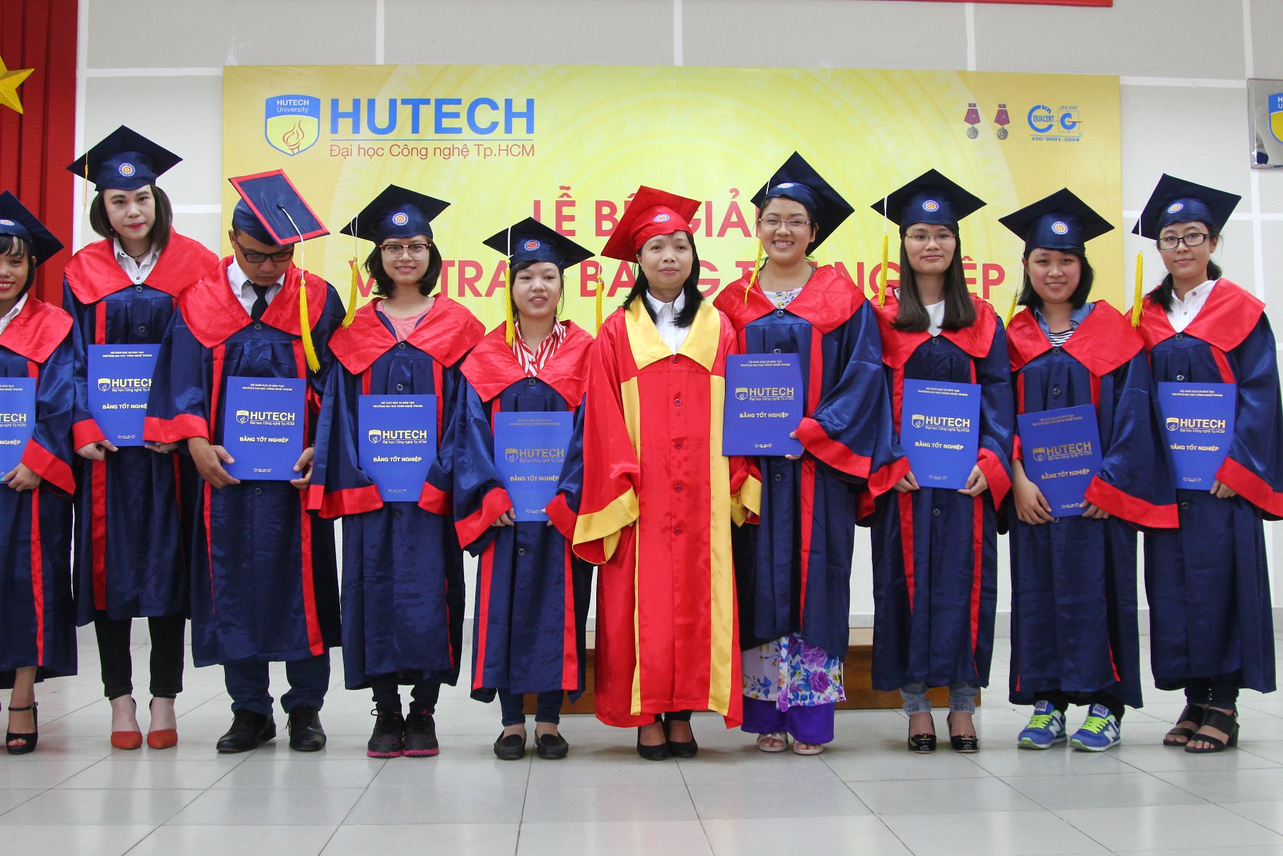 HUTECH trao bằng tốt nghiệp cho các tân kỹ sư, cử nhân  44