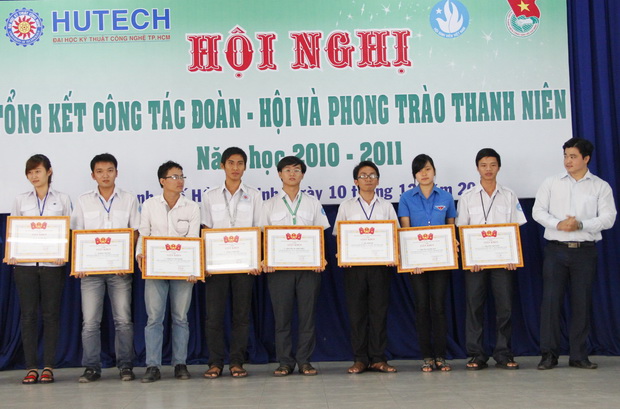 Gần 300 cá nhân, tập thể được tuyên dương trong Hội nghị Tổng kết công tác Đoàn – Hội HUTECH 2010- 2 12
