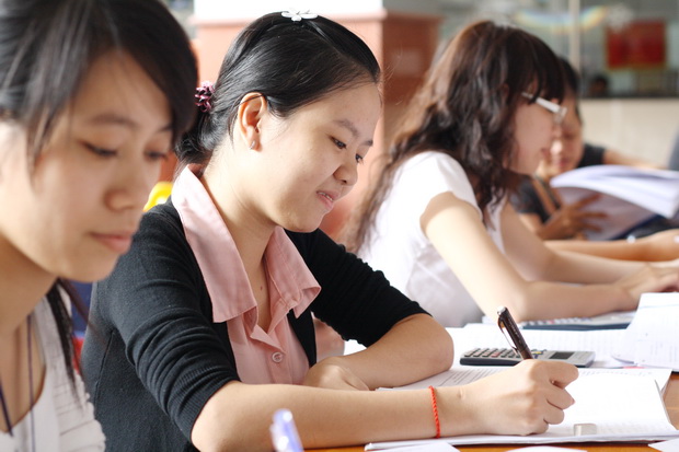 Sinh viên các khóa 08, 09, 010 hệ chính quy ban ngày của HUTECH nô nức với kỳ thi Học kỳ 1 (2011-201 4
