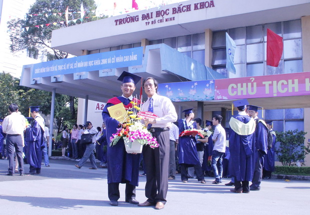 HUTECH đón mừng tân tiến sĩ của khoa Công nghệ thông tin 12