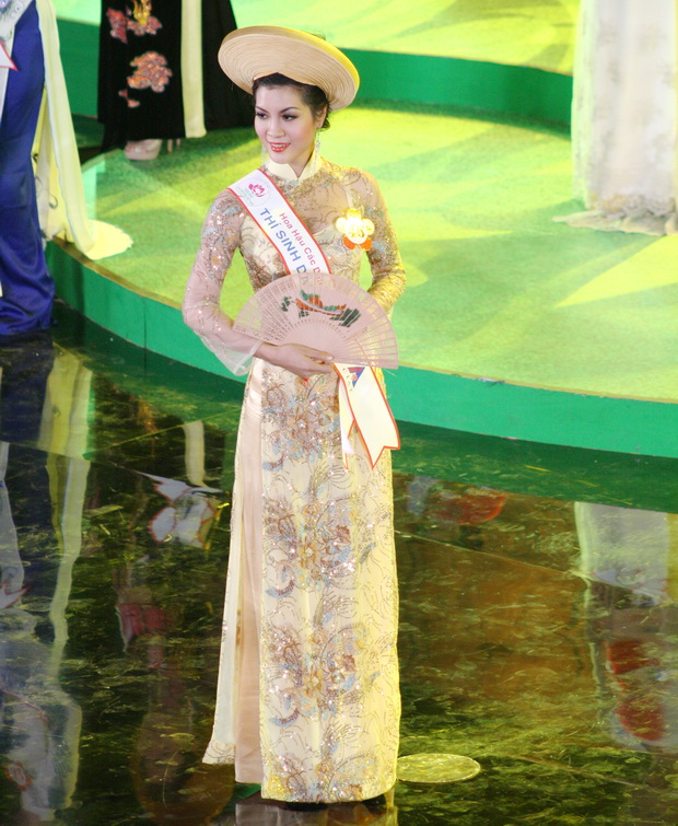 Chung khảo Hoa hậu Các dân tộc Việt Nam 2011: Thí sinh HUTECH rạng ngời trong các bộ trang phục 23