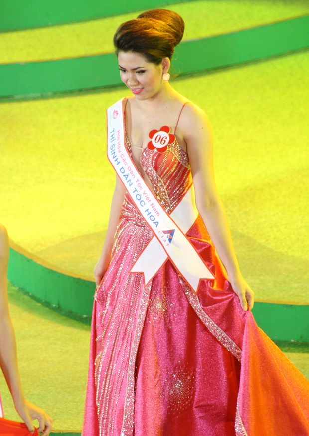 Chung khảo Hoa hậu Các dân tộc Việt Nam 2011: Thí sinh HUTECH rạng ngời trong các bộ trang phục 45