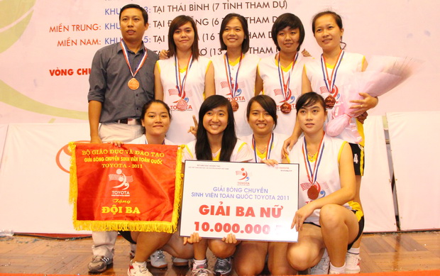 Women's voleyball team of HUTECH gained bronze medal at the National Champion Cup for Students 12