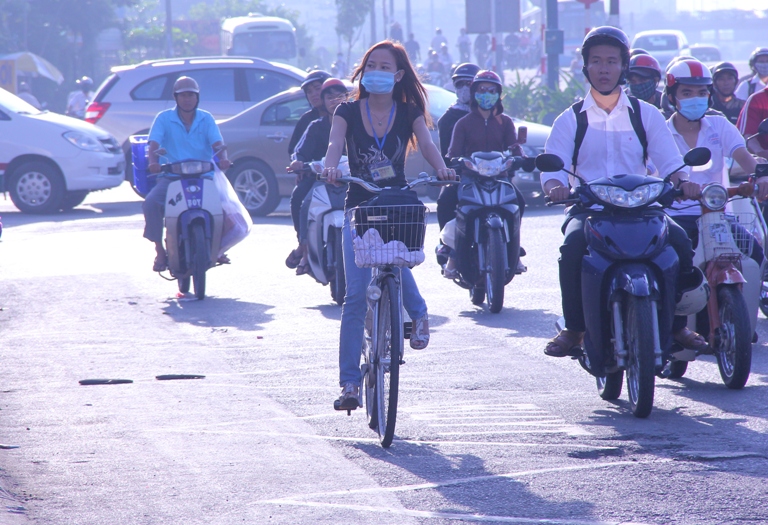 Sinh viên HUTECH hào hứng hưởng ứng phong trào toàn Trường cùng đi xe buýt 18