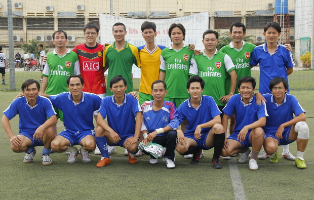 Đội bóng phòng Đào tạo đoạt cúp vô địch giải Bóng đá “HUTECH mừng xuân mới Nhâm Thìn - 2012” 33