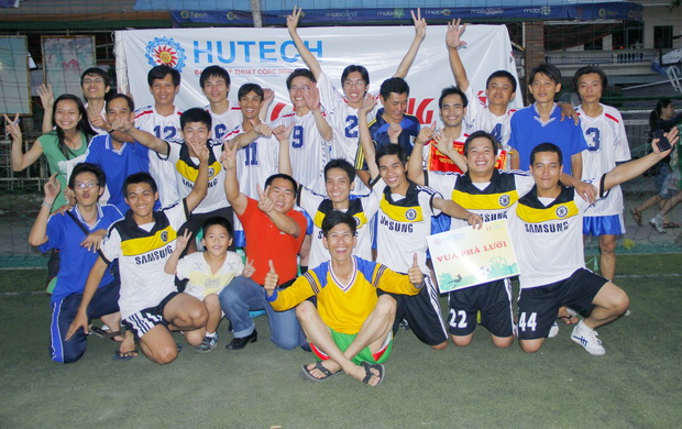 Đội bóng phòng Đào tạo đoạt cúp vô địch giải Bóng đá “HUTECH mừng xuân mới Nhâm Thìn - 2012” 4