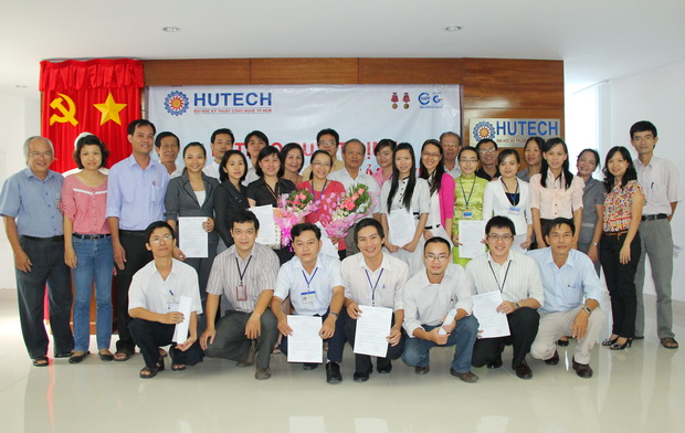 HUTECH tổ chức Lễ trao quyết định công nhận ngạch giảng viên năm 2011 11