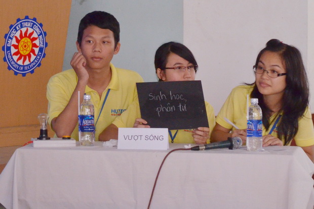 Hào hứng với các cuộc thi chào mừng kỷ niệm 62 năm ngày truyền thống Học sinh, Sinh viên VN (09/01) 14