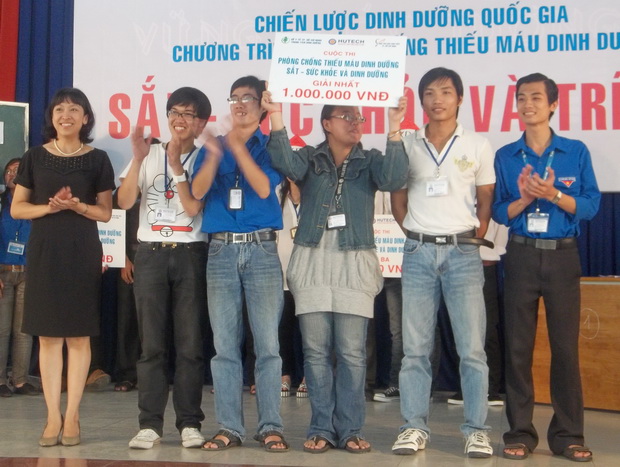 Hào hứng với các cuộc thi chào mừng kỷ niệm 62 năm ngày truyền thống Học sinh, Sinh viên VN (09/01) 22