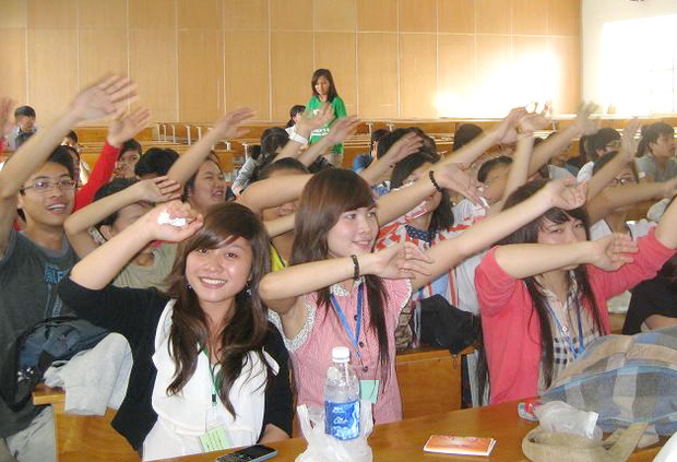 Hào hứng với các cuộc thi chào mừng kỷ niệm 62 năm ngày truyền thống Học sinh, Sinh viên VN (09/01) 18
