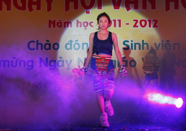 Rộn ràng đêm hội văn hóa chào đón tân sinh viên khóa 2011, mừng năm học mới 2011 – 2012 26