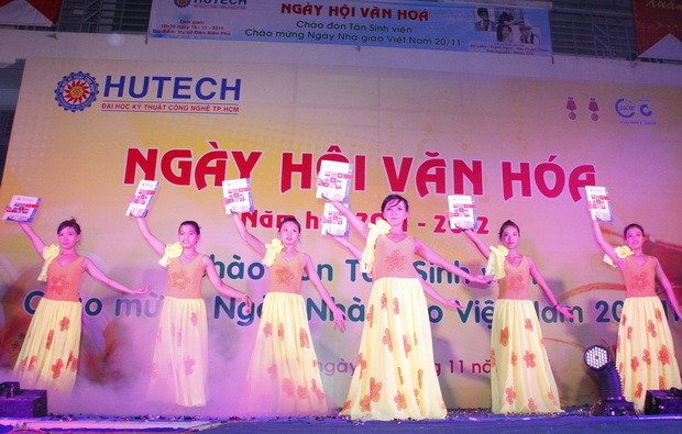 Rộn ràng đêm hội văn hóa chào đón tân sinh viên khóa 2011, mừng năm học mới 2011 – 2012 10