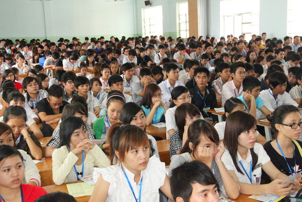 Khoa Cao đẳng Thực hành HUTECH tổ chức sinh hoạt công dân sinh viên đầu khóa cho tân sinh viên 10