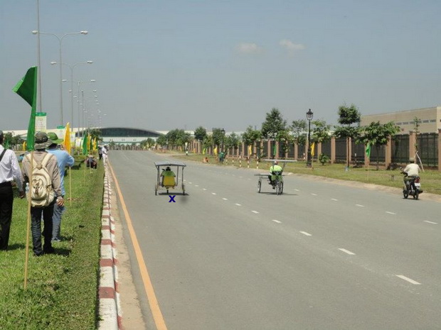 HUTECH giành thắng lợi vòng đầu tiên tại cuộc thi “Đua xe chạy bằng năng lượng mặt trời 2011” 15