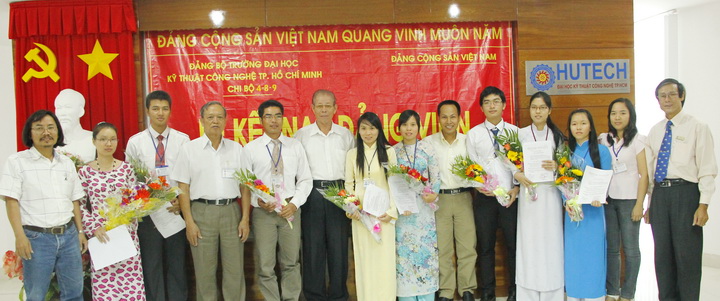 Đảng bộ HUTECH đón mừng thêm 8 đảng viên mới dịp kỷ niệm ngày truyền thống HS, SV Việt Nam 10