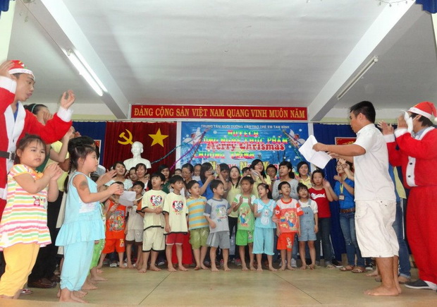“Đêm yêu thương” của Sinh viên HUTECH 17