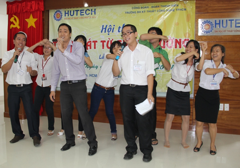 Hội thi “Tiếng hát từ giảng đường lần 5”: nơi hội tụ những giọng ca vàng của cán bộ, giảng viên HUTE 138