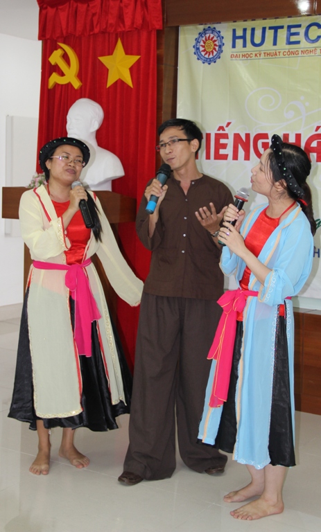 Hội thi “Tiếng hát từ giảng đường lần 5”: nơi hội tụ những giọng ca vàng của cán bộ, giảng viên HUTE 136