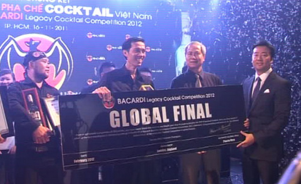 Giảng viên HUTECH đại diện Việt Nam dự Vòng Chung kết cuộc thi pha chế cocktail thế giới 2012 8