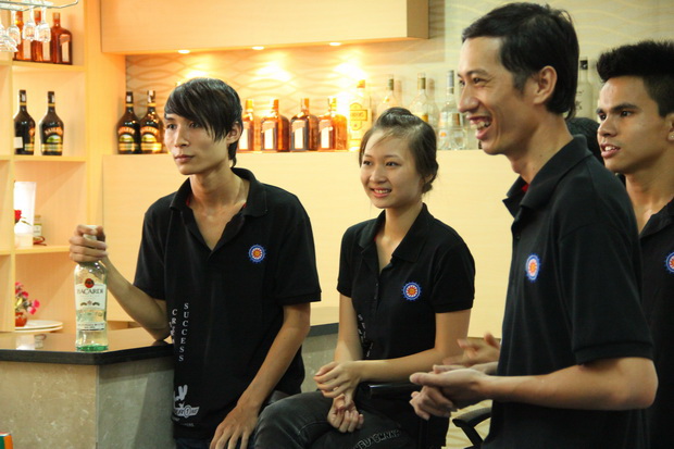 Giảng viên HUTECH đại diện Việt Nam dự Vòng Chung kết cuộc thi pha chế cocktail thế giới 2012 11
