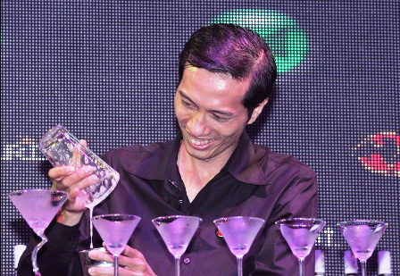 Giảng viên HUTECH đại diện Việt Nam dự Vòng Chung kết cuộc thi pha chế cocktail thế giới 2012 3