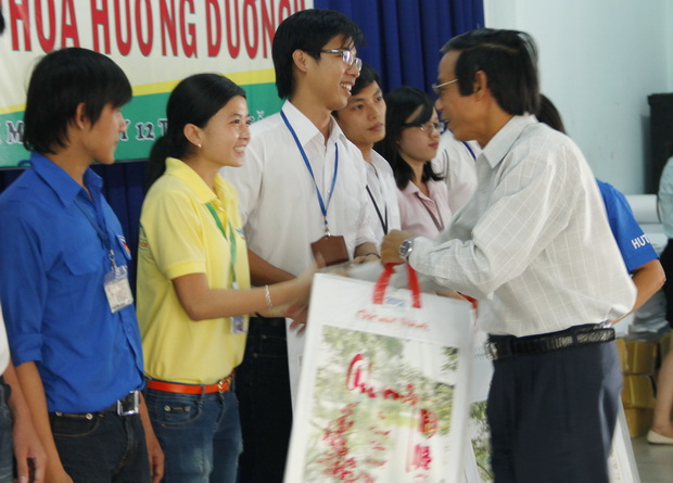 Hội nghị cán bộ Đoàn – Hội đầu năm và triển khai chương trình “Hoa hướng dương 2012” 16