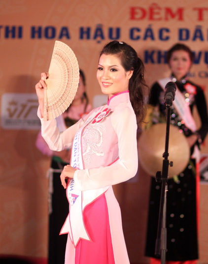 Thêm 02 sinh viên HUTECH chứng tỏ tài năng của mình tại cuộc thi Hoa hậu các dân tộc Việt Nam 2011 7