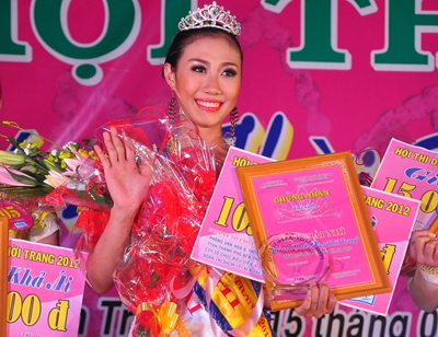Sinh viên HUTECH đạt danh hiệu Á khôi 1 tại cuộc thi “Hoa khôi Duyên dáng Thời trang 2012” 3